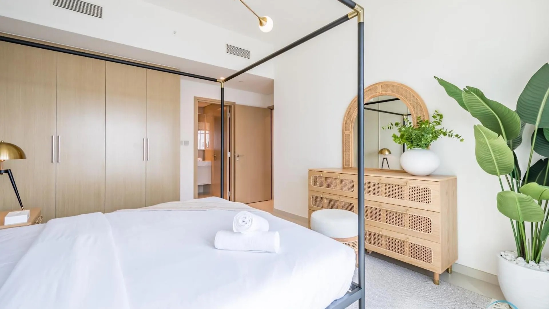 Grand 2Br With Burj Khalifa View In Burj Royale, Downtown Dubai By Deluxe Holiday Homes 0*,  United Arab Emirates